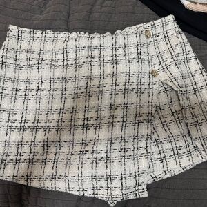 Stylish Black and White Tweed Women Skort